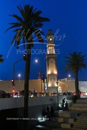 Image du Maroc Professionnelle de  L'ancienne Place des Nations Unies avec le passage sous terrain qui comprend la fameuse coupole Zevaco, plus connue sous le nom de “Kora ardia” (planète terre). Le nœud de circulation, carrefour des axes routiers de la métropole au fond, la nouvelle tour de l'horloge construite en 1992,  Samedi 22 Avril 2017. (Photo / Abdeljalil Bounhar)

